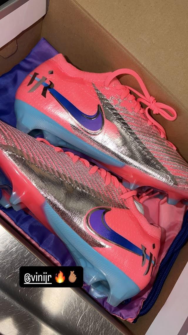 PG-愿望达成，索博斯洛伊晒维尼修斯送给他的后者专属战靴